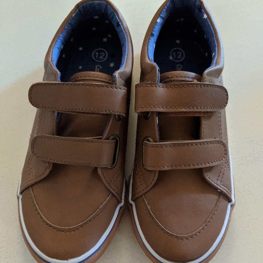 Boys Size 12 Velcro shoes